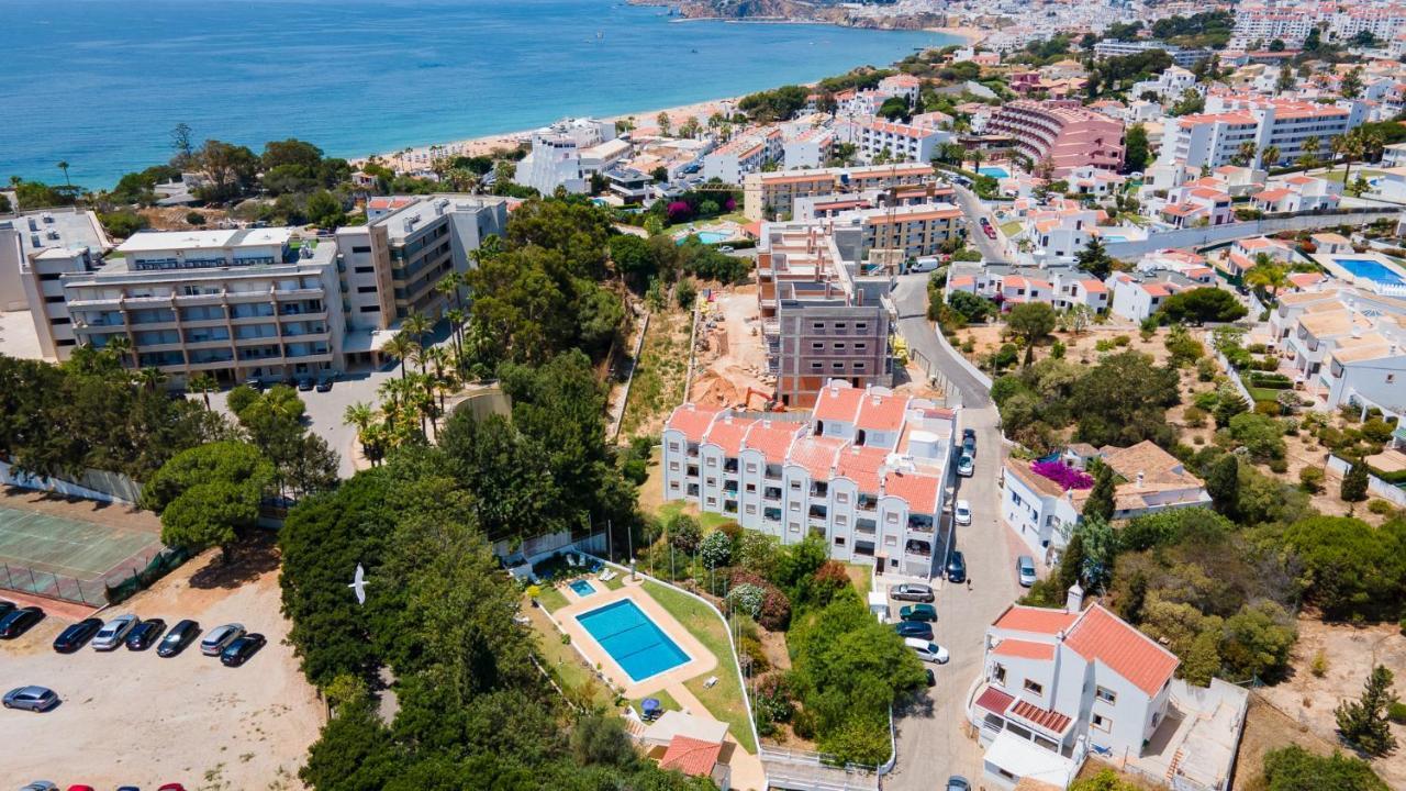 Charming Beachside Apartment W/ Pool By Lovelystay Albufeira Dış mekan fotoğraf